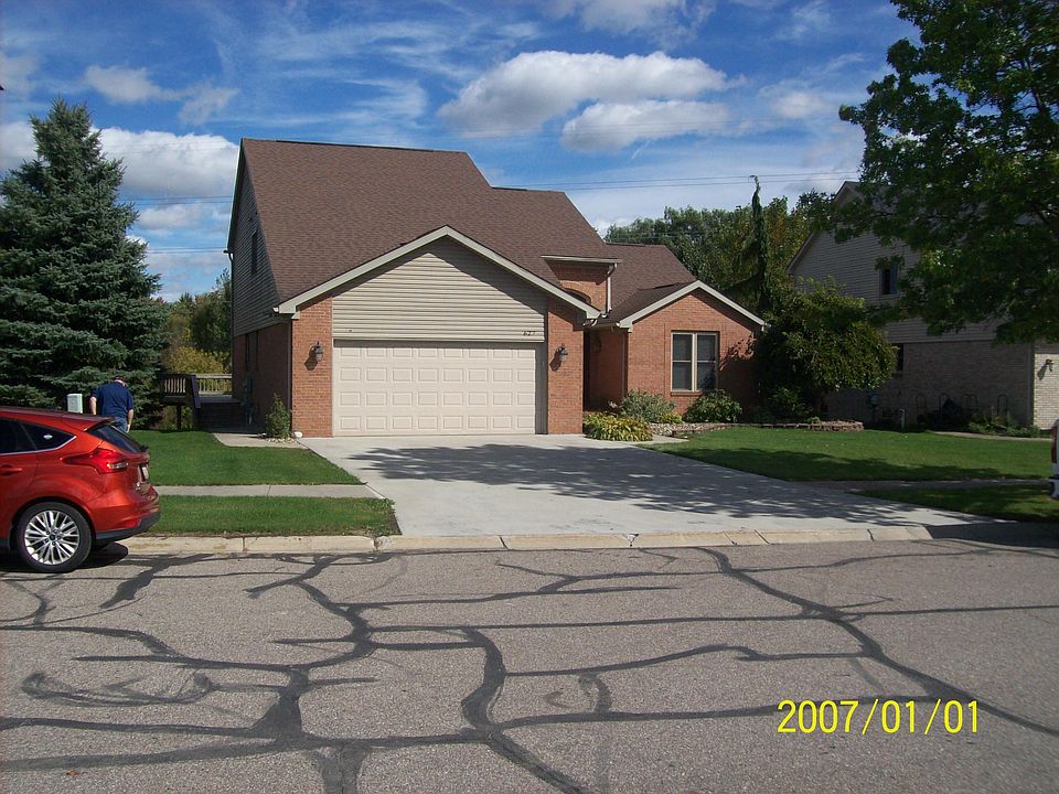 627 Old Farm Ln, photo 2
