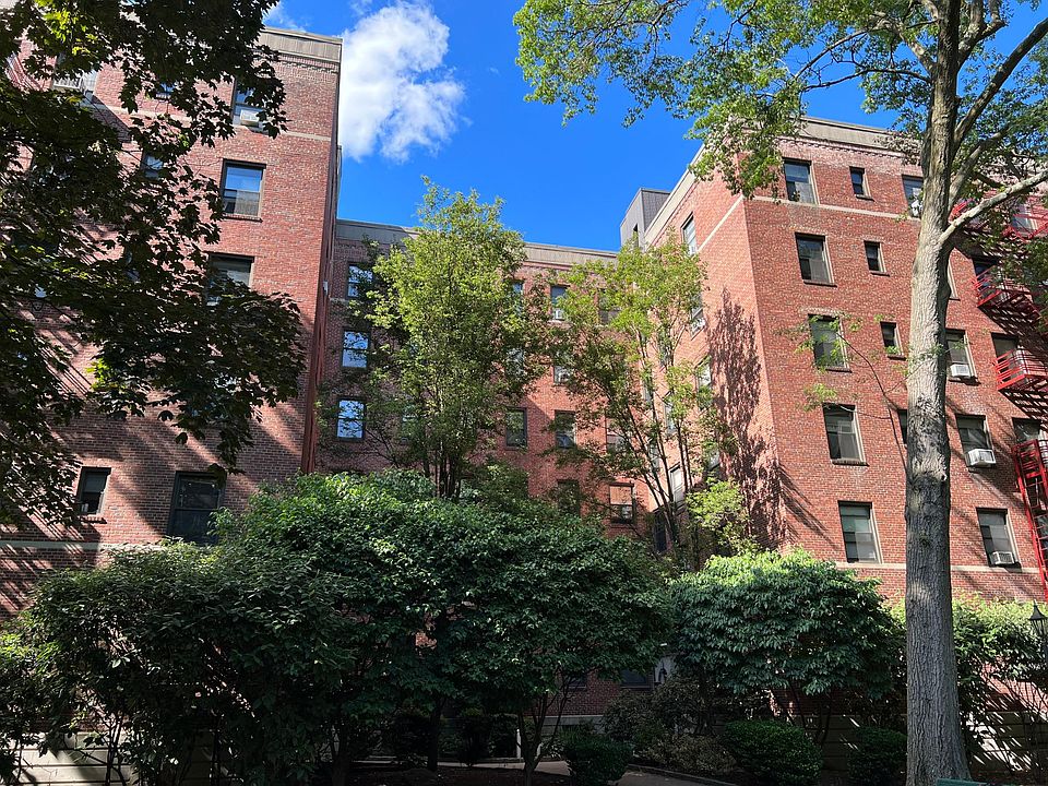 1st image of 114 Larchmont Acre W #4B