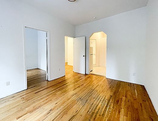 3rd image of 179 Mulberry St APT 4