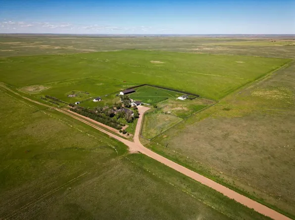 14017 S Range Road 65, Cypress County, AB T0J 2P0
