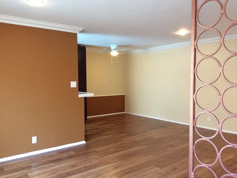 13833 Oxnard St #6 — Photo 1