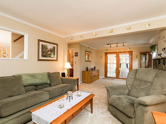 5th image of 127 Olen Dr