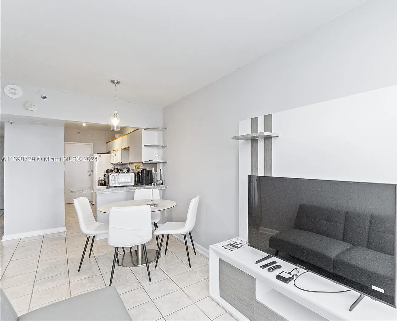 The Decoplage Condo — Photo 3
