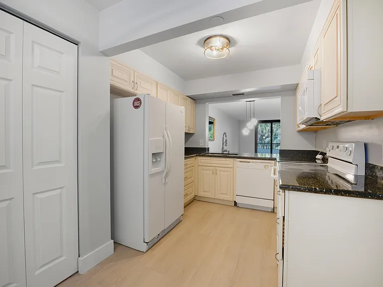 2070 Homewood Blvd #3150 — Photo 10