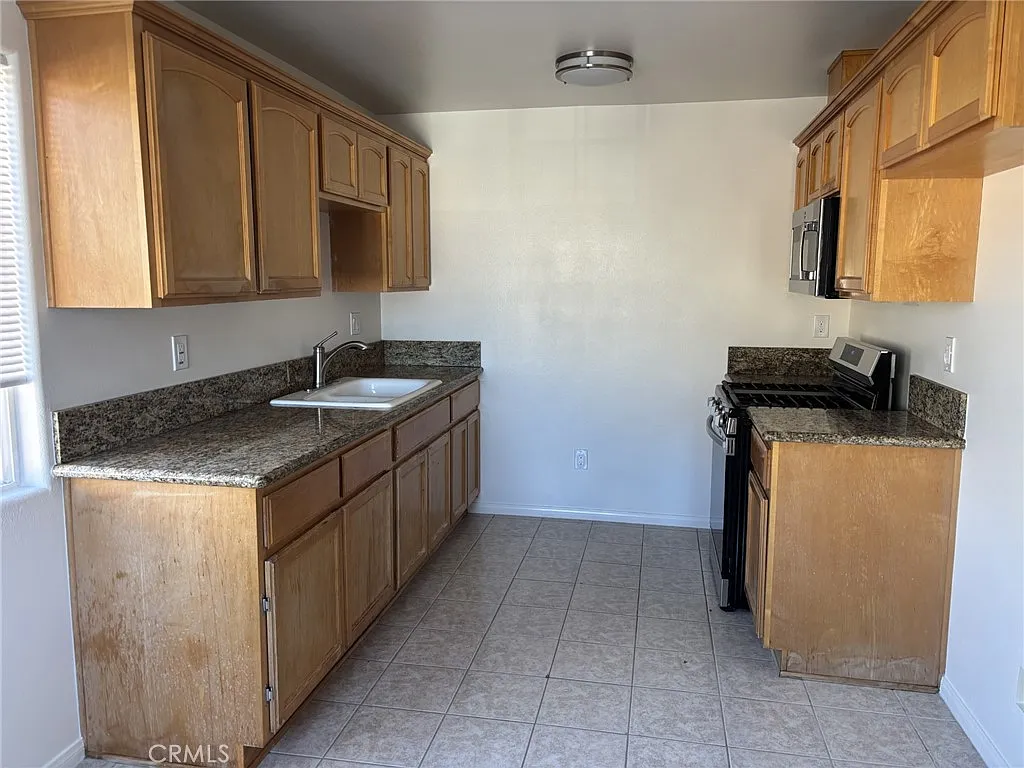 3 bed, 1100 sqft, $2,375 — Photo 4
