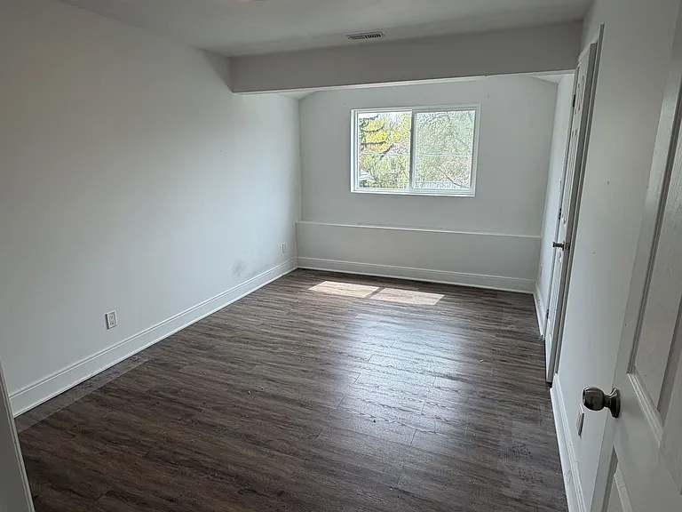 563 Woolwich St #1 — Photo 10