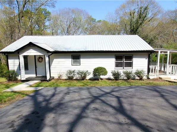 899 E Doyle St, Toccoa, GA 30577