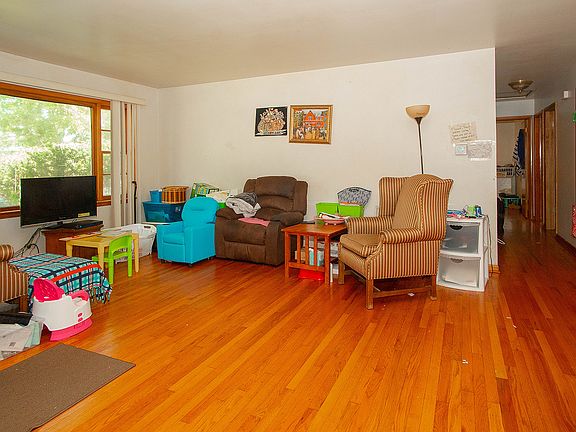 2nd image of 16409 Betty Ln