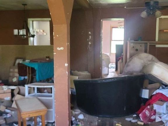 3rd image of 202 E Alabama Ave