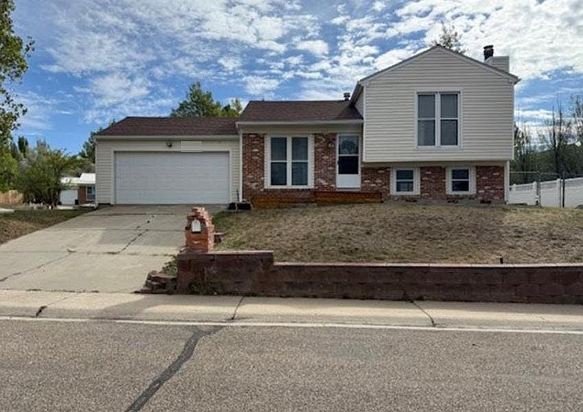 1st image of 725 Exmoor Rd