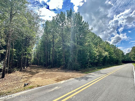4th image of 2 Clara Foote Rd