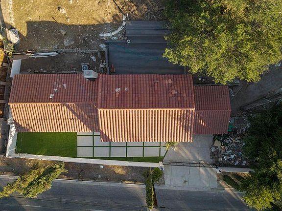 3rd image of 9824 Sunland Blvd