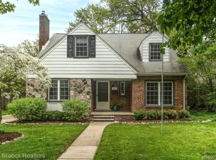 127 Maplefield Rd, Pleasant Ridge, MI 48069