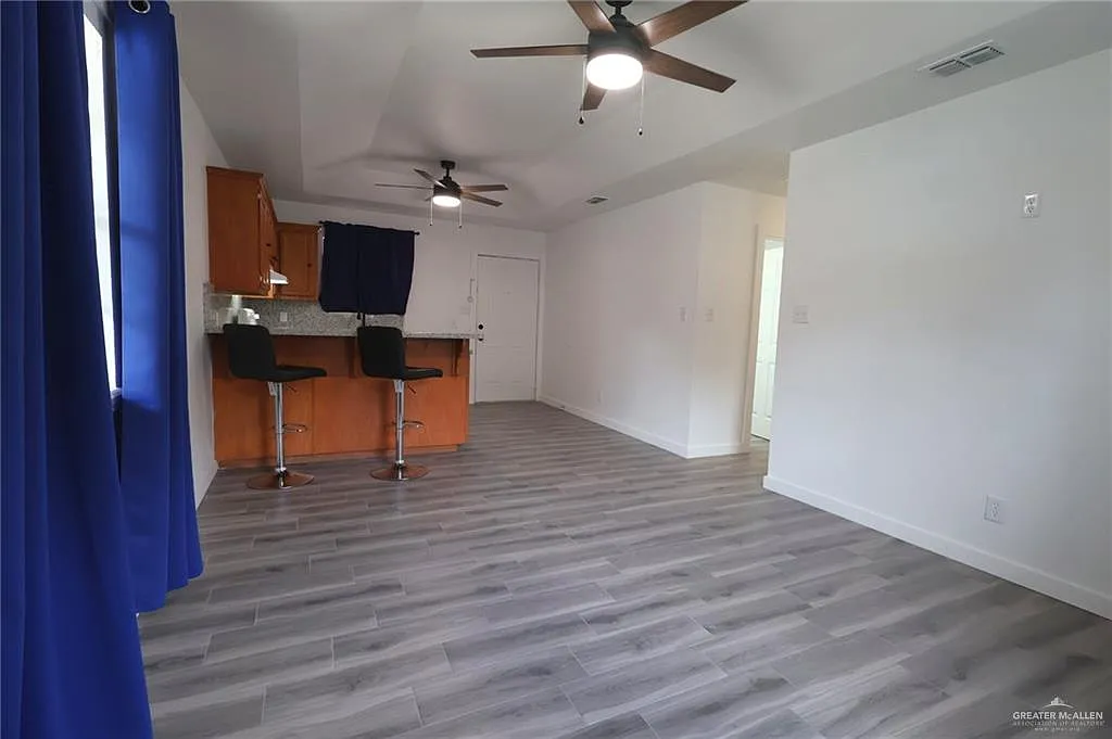 3 bed, 2.0 bath, 925 sqft, $1,200 — Photo 3
