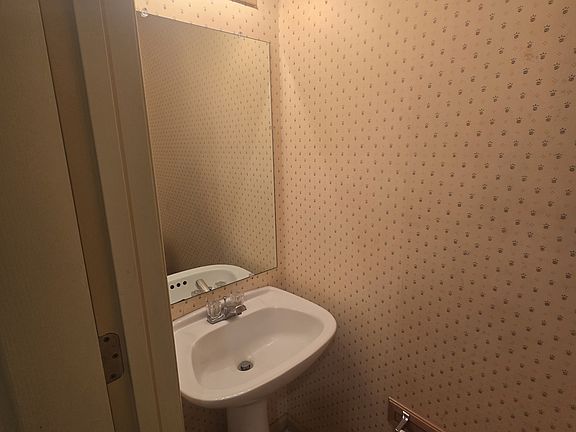 4th image of 501 Spruce St APT A1