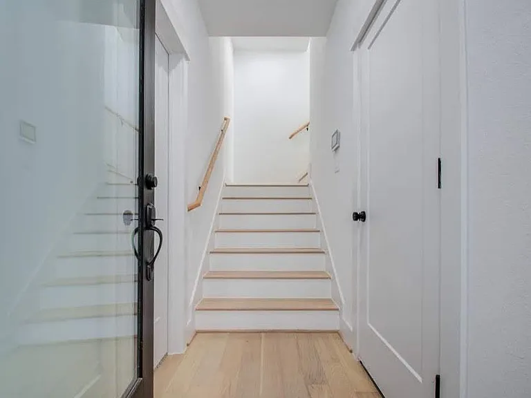 Delano St — Photo 10
