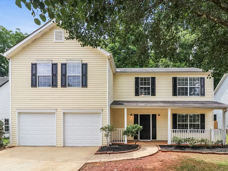 1240 Chris Lake Dr — Photo 1