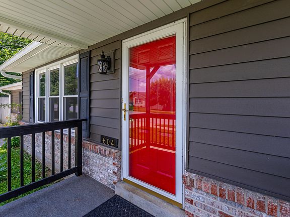 4th image of 604 Hickory Hill Dr