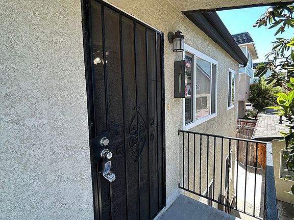5th image of 4365-4369 Rosebud Ln #D2