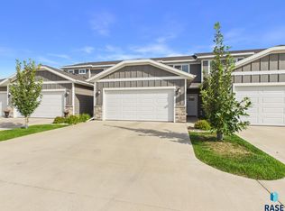 4410 E Whisper Ridge Pl, Sioux Falls, SD 57108
