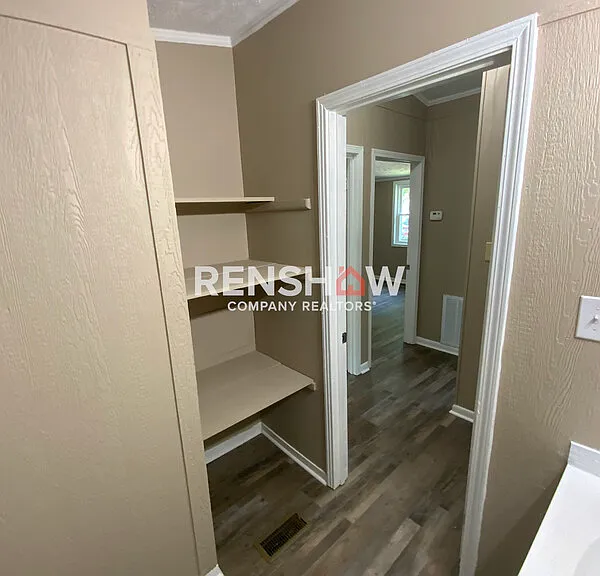 105 W College St #1 — Photo 7