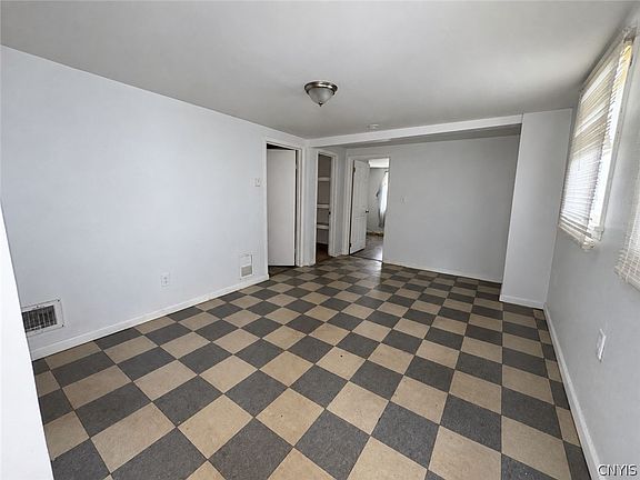 5th image of 907 Warren St