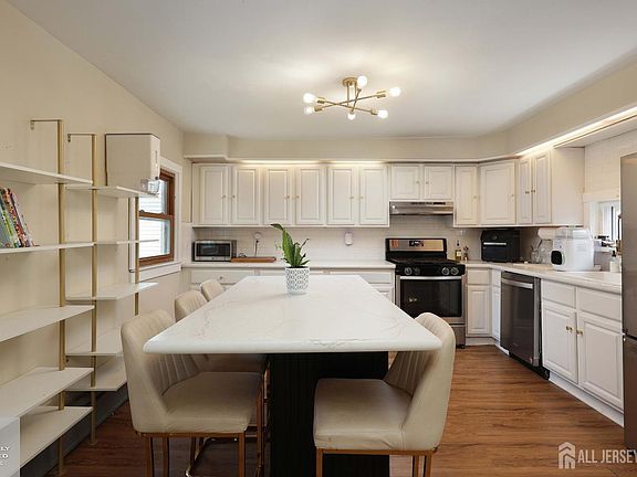4th image of 18 Cottage Ave