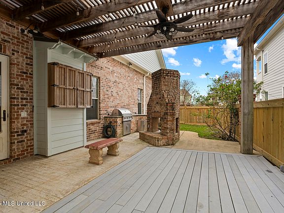 2nd image of 606 Arbor Way