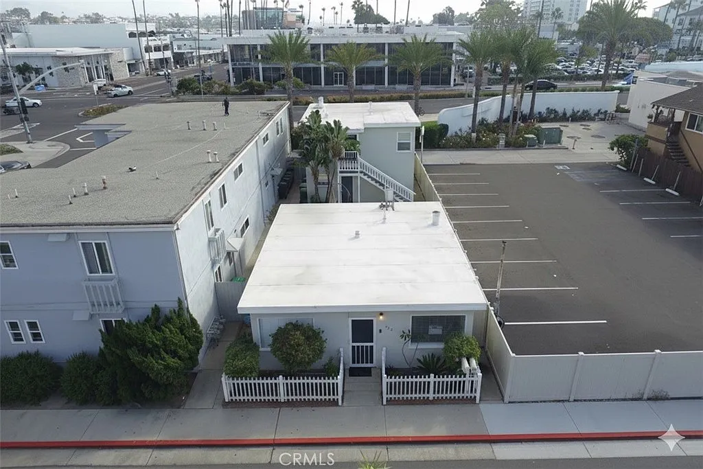 2 bed, 600 sqft, $4,495 — Photo 2