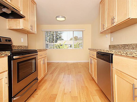 3rd image of 696 Towle Way APT 28