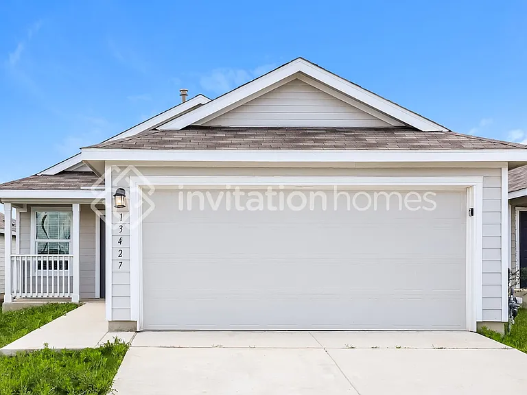 13427 Ashworth Blvd — Photo 1