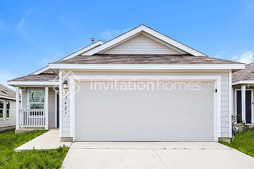 13427 Ashworth Blvd Photo 1