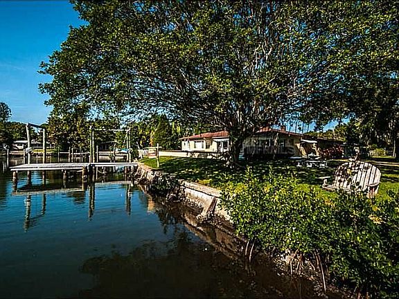 3rd image of 4711 Paradise Way S