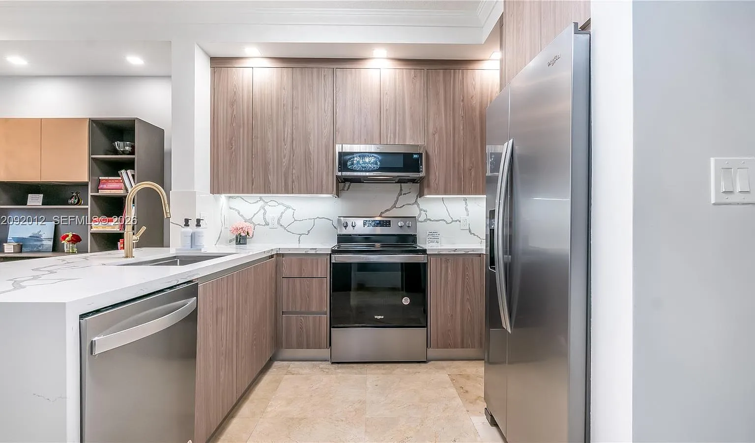 Sayan Condo — Photo 4