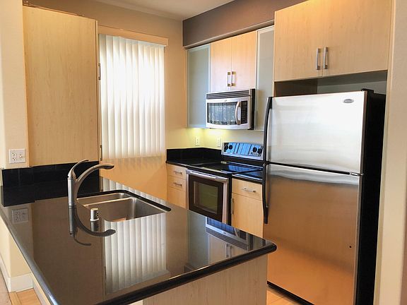4th image of 2030 N Pacific Ave