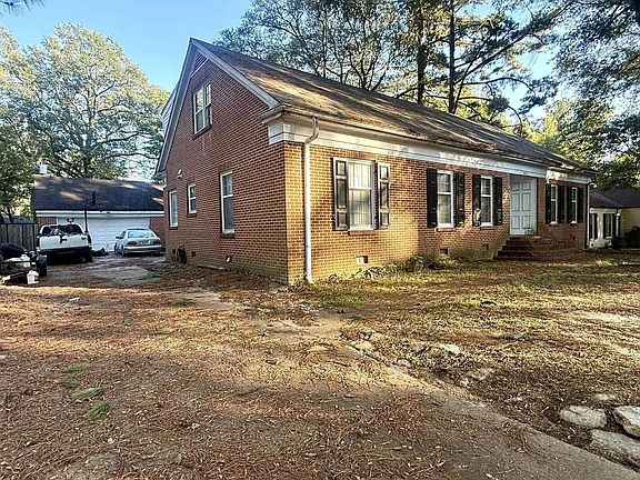 2nd image of 2958 E Glengarry Rd