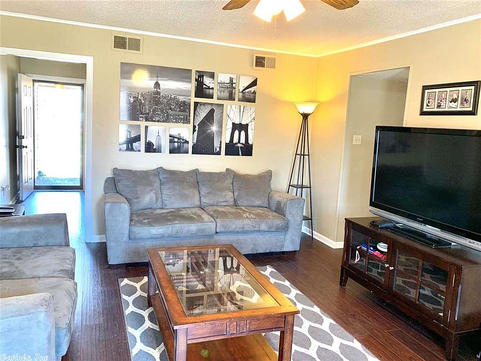 2nd image of 206 Elwood Dr