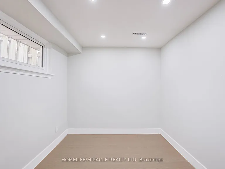 122 Ormond Dr — Photo 33