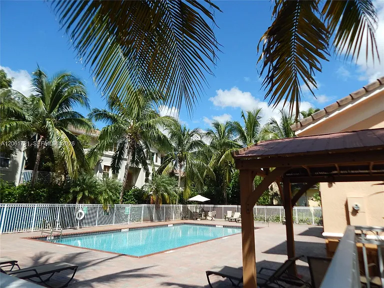 320 SW 87th Ct — Photo 31