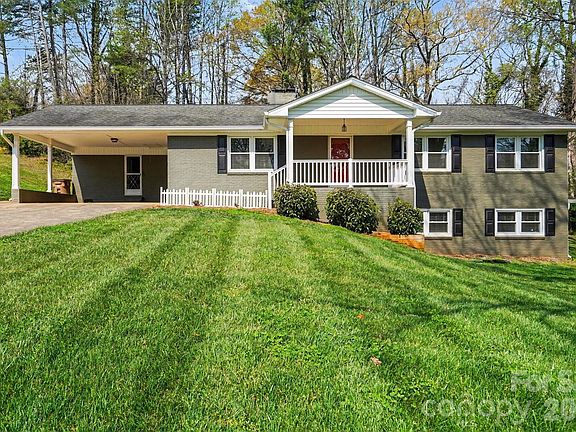 4th image of 204 Country Club Cir