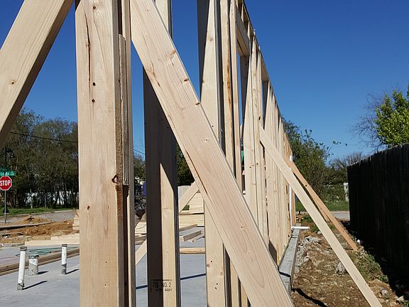 4th image of 1700 E Leuda St