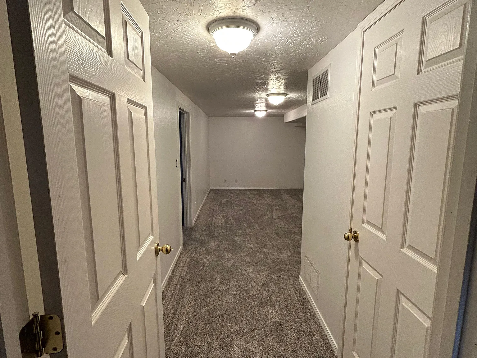 5 bed, 1915 sqft, $2,300 — Photo 4