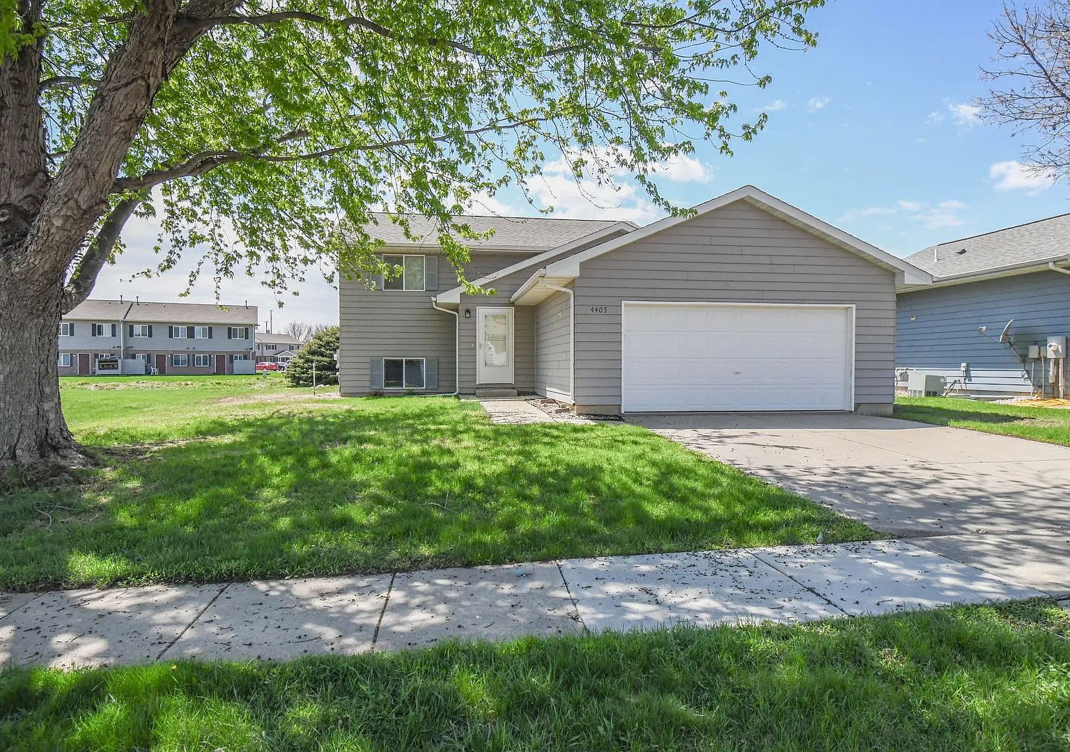 Updated 3BR Split-Level Home with Huge Deck, Fenced Yard & 2-Car Garage Near I-29! — Photo 3