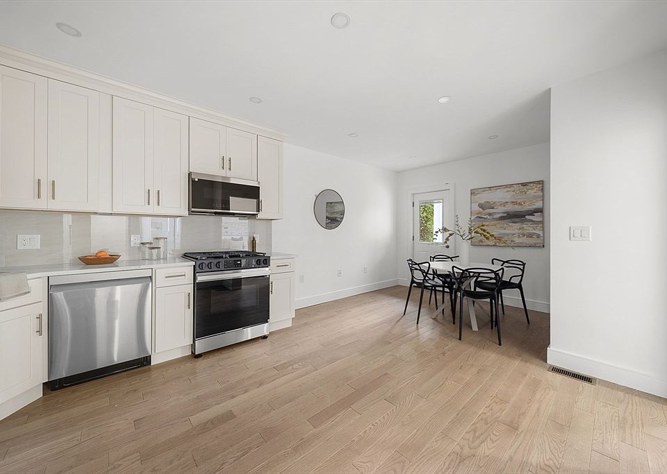 1st image of 9 Noble Ct
