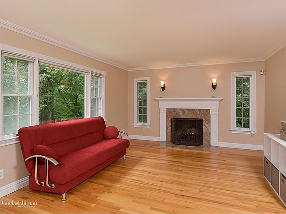 3rd image of 12 Hillandale Dr