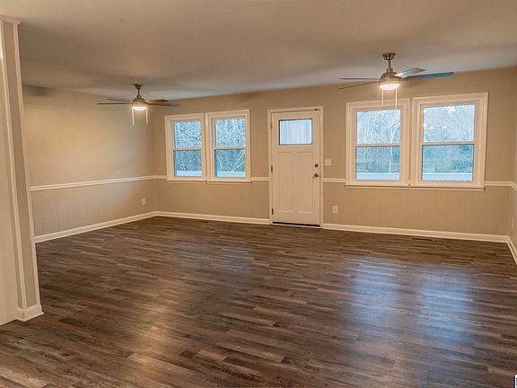 4th image of 975 Spunky Hollow Rd