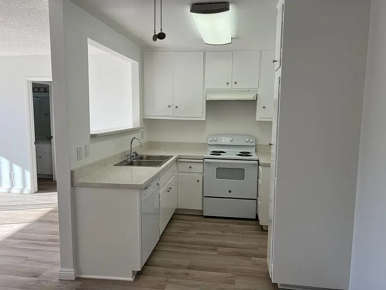 Beachwood Village Apartments — Photo 73