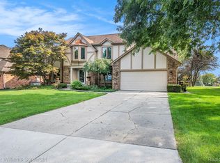 557 Shellbourne Dr, Rochester Hills, MI 48309