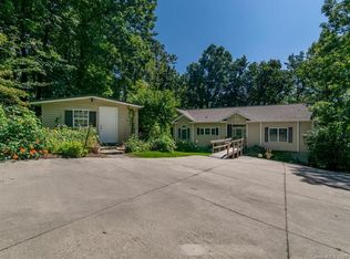 29 McMillan Dr, Hendersonville, NC 28792