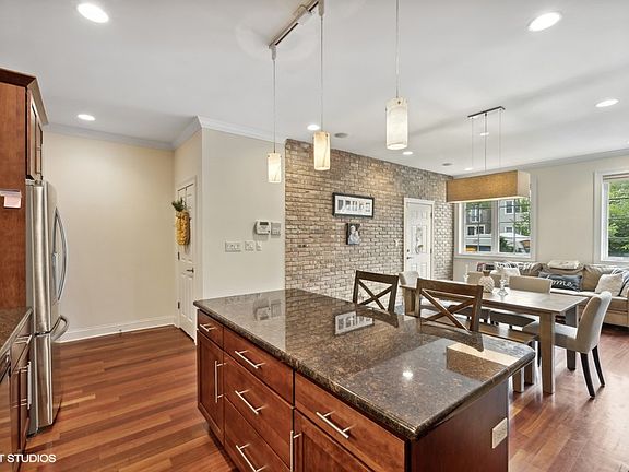 4th image of 2641 N Ashland Ave #1N
